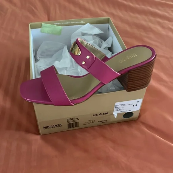 New Michael Kors sandals never worn - Picture 1 of 2